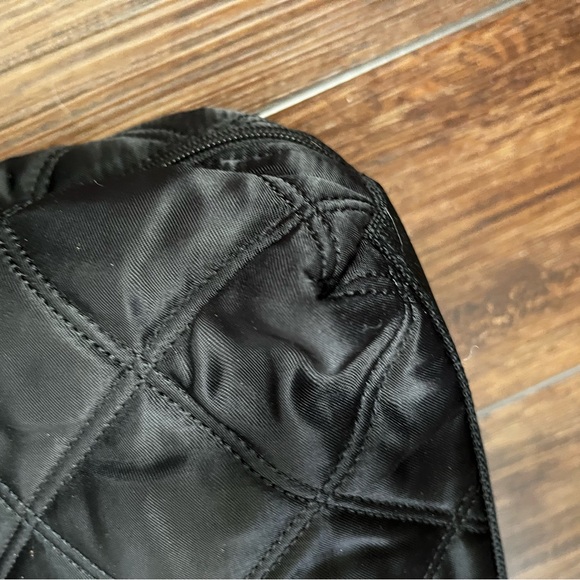 EUC Eddie Bauer quilted shoulder bag. Black. Lots of room! - Picture 5 of 15